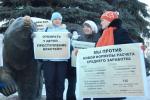 Накануне, 18 января, в рамках всероссийской акции протеста, в центре Перми прошел митинг беременных женщин, которые протестовали против введенного с 2011 года нового порядка расчета выплат по больничным, в том числе и для женщин, уходящих в декретный отпуск.