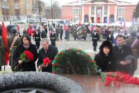Омбудсманы Татьяна Марголина и Павел Миков приняли участие в церемонии возложение цветов и венков в честь Дня защитника Отечества.
