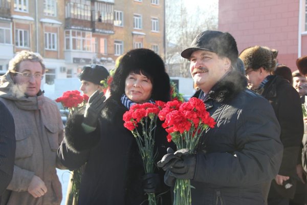 Возложение цветов к Мемориалу вечного огня ко Дню защитника Отечества. 20 февраля 2015