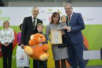 Семья из Краснокамска из рук омбудсмена Павла Микова получила юбилейный сертификат на материнский (семейный) капитал