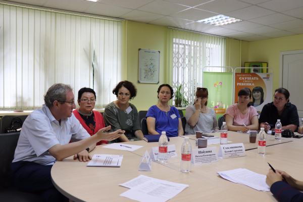 Павел Миков встретился с директорами социальных учреждений Великого Новгорода, посетившими в рамках рабочего визита Пермский центр семейного мастерства.