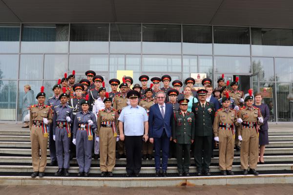 Павел Миков встретил в своём офисе делегацию Национального кадетского корпуса республики Индия. 