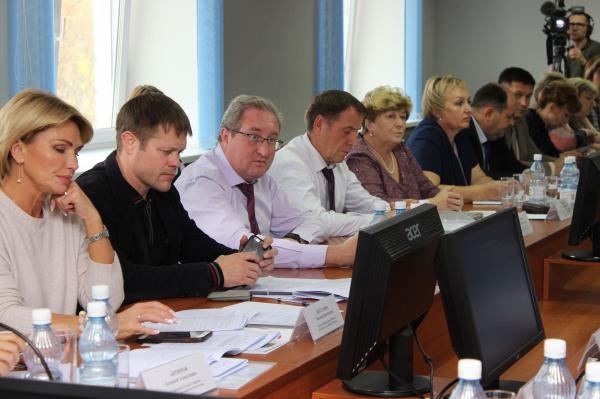 Павел Миков принял участие в выездном заседании комитета по социальной политике в Суксунском районе