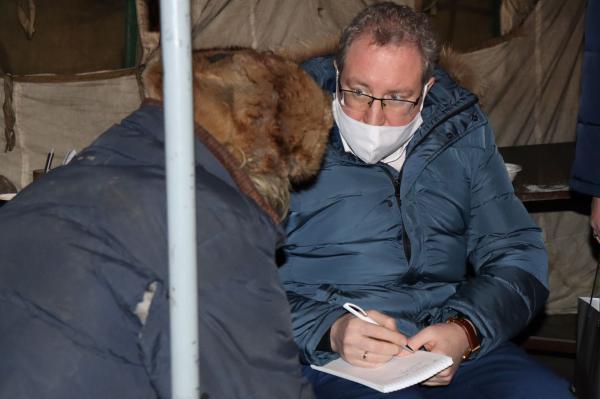 Павел Миков посетил пункт временного ночного пребывания для бездомных людей и Центр помощи бездомным «Территория передышки».