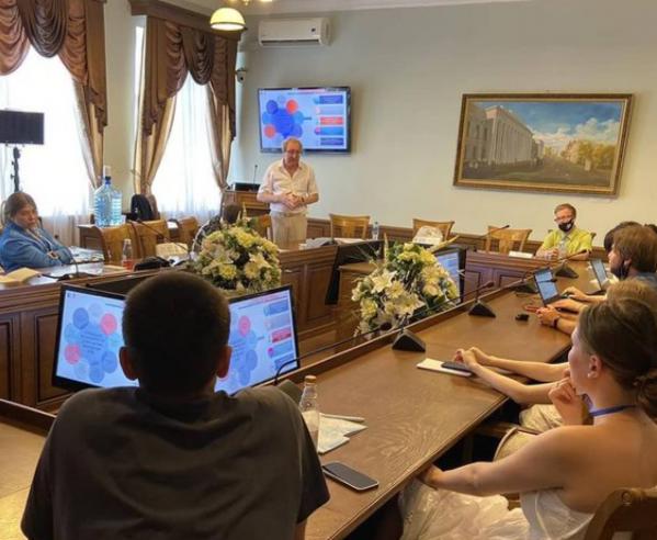 Уполномоченный по правам человека в Пермском крае Павел Миков выступил перед студентами, участниками VIII Международной школы «Права человека для новых поколений» в Казани.