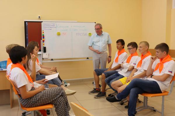 Краевой омбудсмен Павел Миков принял участие в работе детского летнего лагеря «Пермский Артек».

 