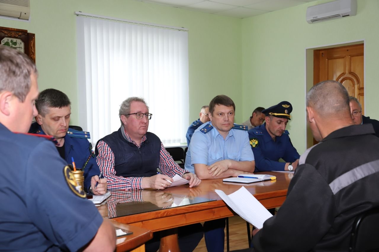 Павел Миков совместно с заместителем прокурора Пермского края Валерием Подгайным и членами ОНК провёл приём осужденных в ИК -10.