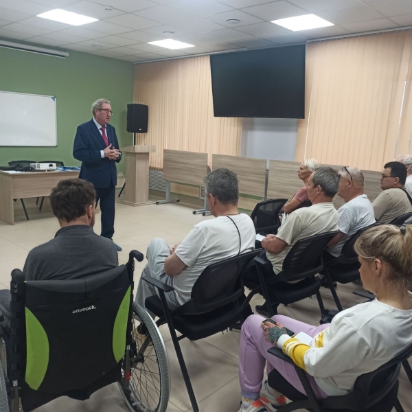 12 октября Павел Миков провел встречу с инвалидами, проходящими реабилитацию в ГБУ ПК «Центр комплексной реабилитации инвалидов».