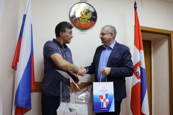 Игорь Сапко вручил награды «За содействие донорскому движению».