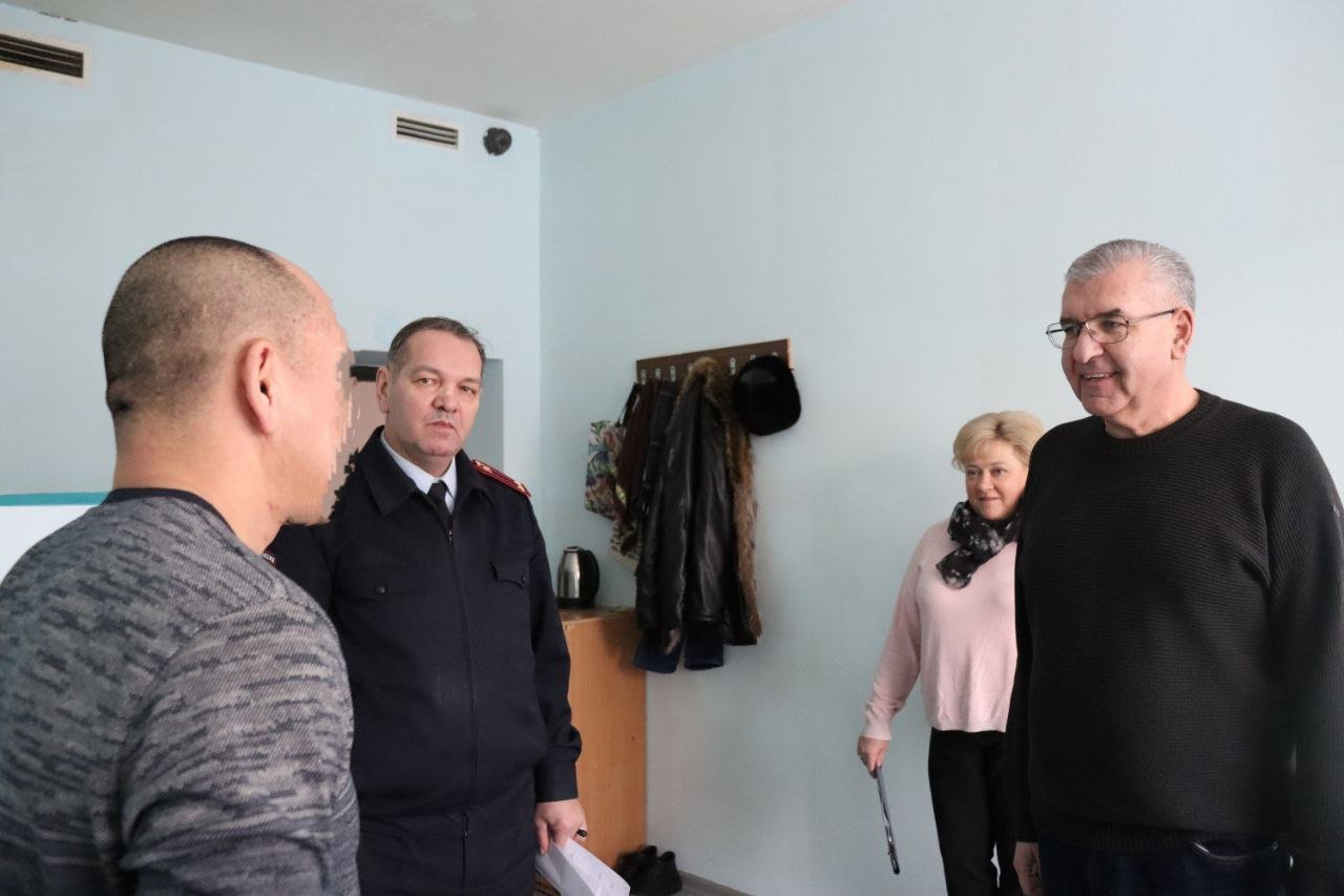 Уполномоченный по правам человека в Пермском крае Игорь Сапко посетил Центр временного содержания иностранных граждан УМВД России по городу Перми.