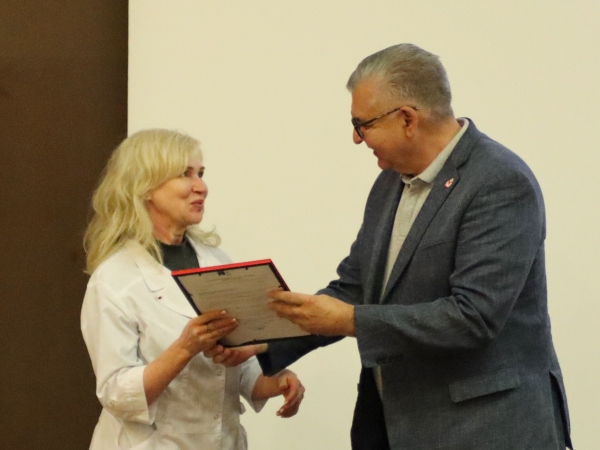 Уполномоченный по правам человека в Пермском крае Игорь Сапко поздравил «Лучшего онколога» из КДКБ с победой на федеральном уровне