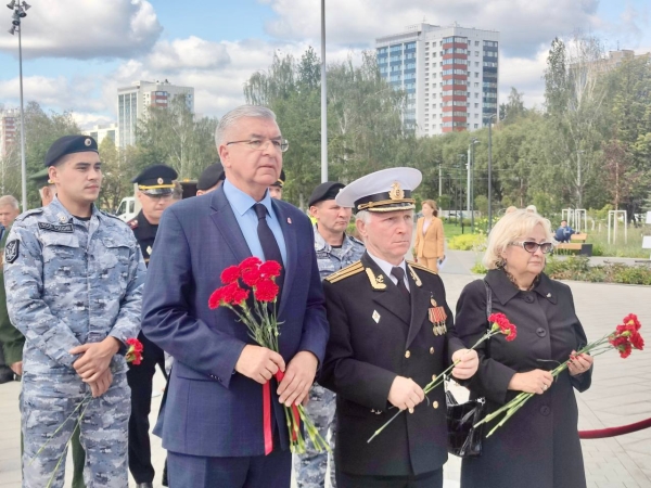 В Перми состоялось торжественное возложение цветов в 80-летнюю годовщину победы на Курской дуге