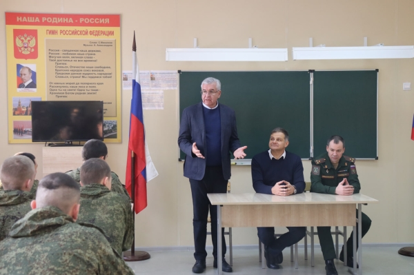 Уполномоченный по правам человека в Пермском крае Игорь Сапко посетил войсковую часть, базирующуюся на аэродроме Большое Савино в поселке Сокол