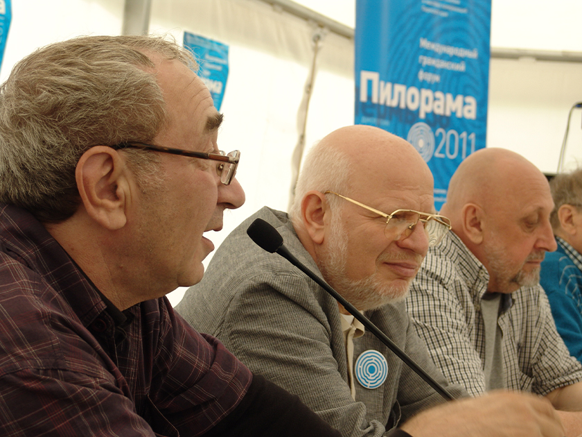Правозащитники Арсений Рогинский, Михаил Федотов, Виктор Шмыров на открытии Международного форума «Пилорама-2011»