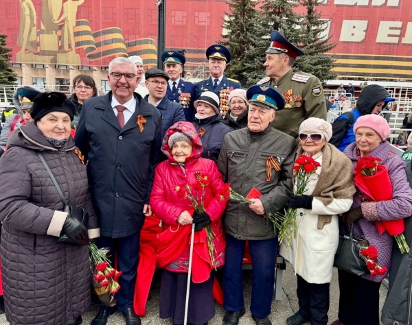 Краевой омбудсмен Игорь Сапко принял участие в мероприятиях, посвященных Дню Великой Победы
 
