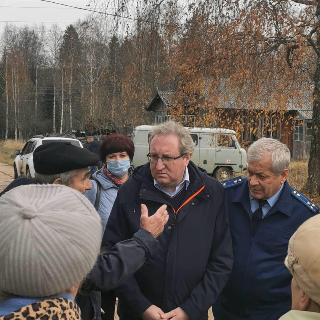 12 октября Павел Миков Уполномоченный по правам человека в Пермском крае организовал выезд для встречи с жителями посёлка Таёжный Пермского района.